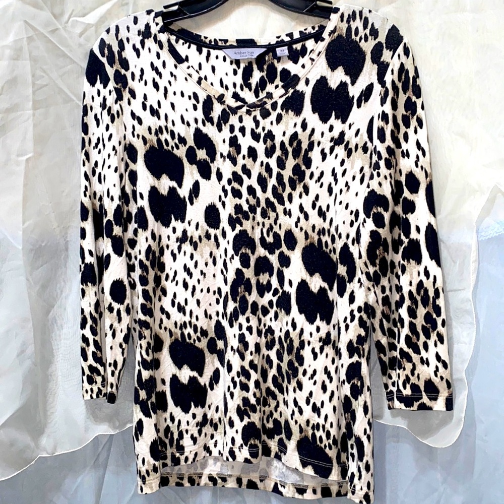 AMBER SUN COLLECTION DALMATIAN PRINT LNG SLV SCOOP NK TEE SZ XS